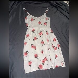 NWOT H&M Divided White Rose Floral Flower Dress Size Small / 0